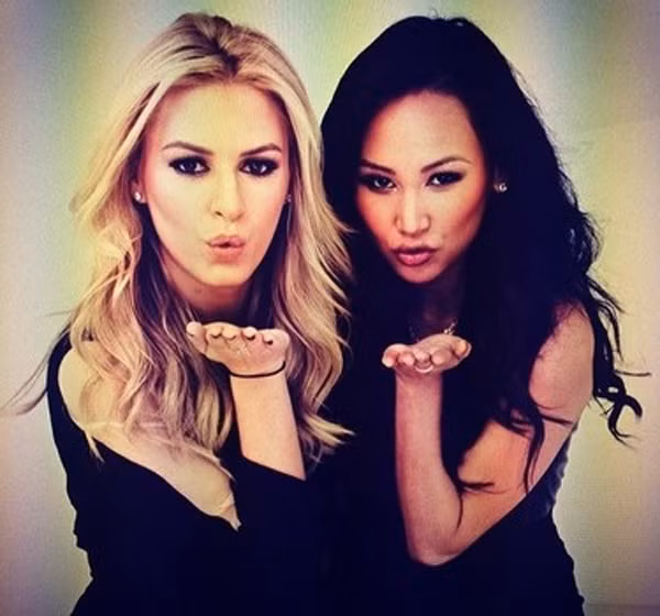 Bản thân Dorothy Wang cũng không chỉ biết tiêu tiền của cha. Cô có những dự án kinh doanh riêng và chứng tỏ được năng lực của mình.