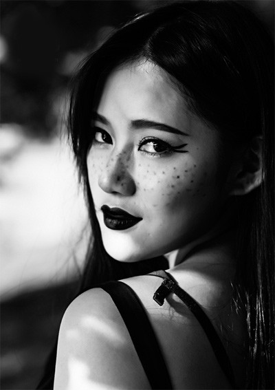 Nhiều bạn bè đã phát hiện ra hot girl đình đám Milan Phạm có nhiều nét giống với diễn viên này. Mỗi ngày, Milan Phạm nhận được không ít lời mời kết bạn và lời khen giống Lý Mạc Sầu.