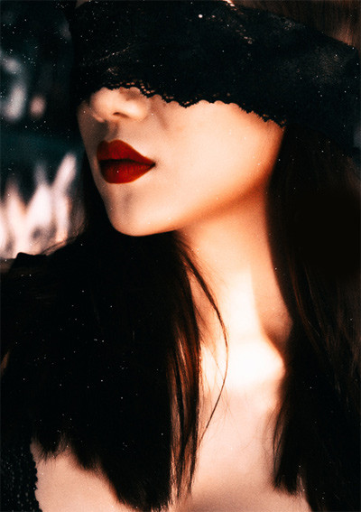 Thời gian gần đây, khi bộ phim "Tân thần điêu đại hiệp" được công chiếu, sự xuất hiện của Lý Mạc Sầu - Trương Hinh Di khiến nhiều người bất ngờ.