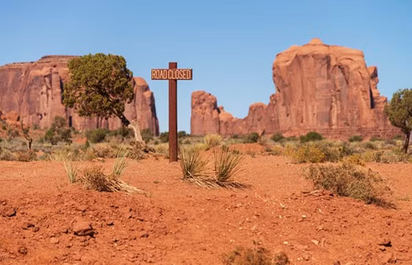 "Không đi đường này" ư? Đường nào vậy?