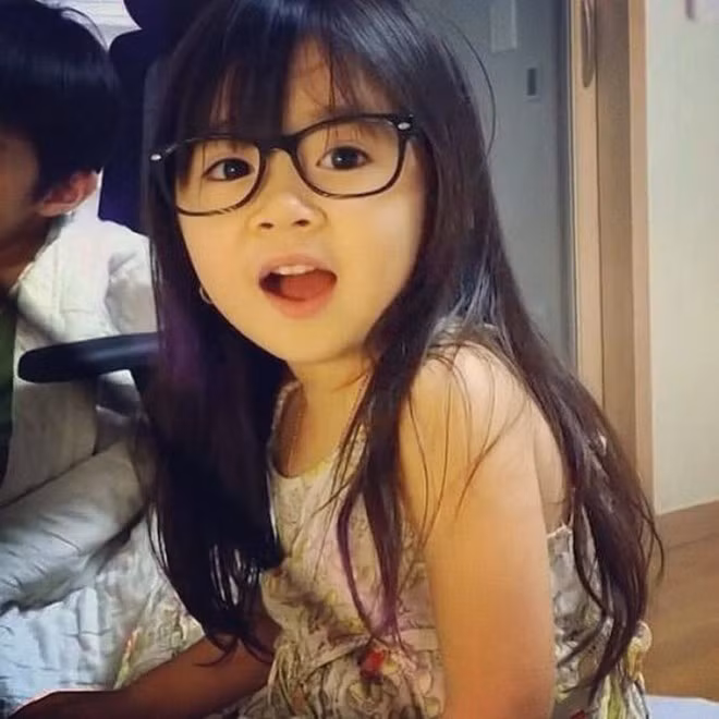 Giống như nhiều cô bé khác, Breanna Youn yêu mèo Kitty, kem và tất cả mọi thứ màu hồng.Điều làm cho cô bé trở nên nổi tiếng có lẽ do sự hồn nhiên trước ống kính.