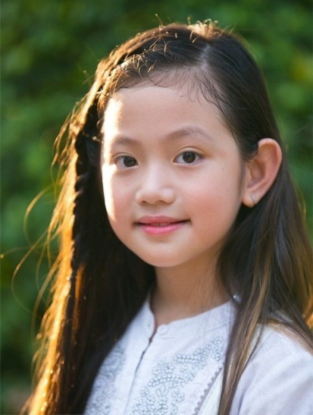 Phương Vy từng gây sốt trên mạng nhờ loạt ảnh xinh xắn, cùng khả năng tạo dáng rất chuyên nghiệp dù chỉ mới 6 tuổi.