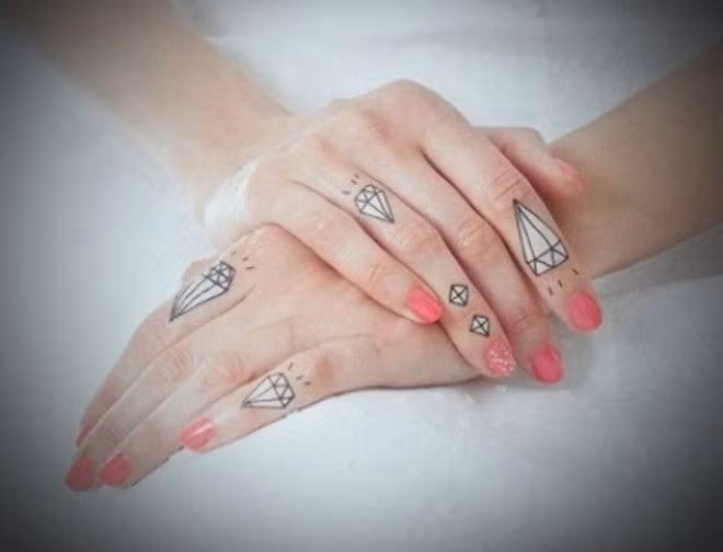 Kim cương: Các bạn trẻ xăm hình kim cương nhằm muốn thể hiện sự cao quý, đề cao giá trị của mình.