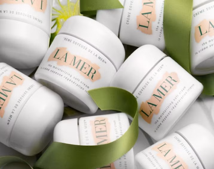 Tóm lại, cho dù bỏ số tiền khủng để nghiên cứu, mua nguyên liệu và bào chế, thì chi phí để sản xuất ra lọ mỹ phẩm cũng chỉ chiếm khoảng 10% mà thôi. Số còn lại là tiền bao bì và quảng bá sản phẩm. Nhưng thực ra ở mỹ phẩm bình dân và bậc trung, tỷ lệ cũng tương tự.