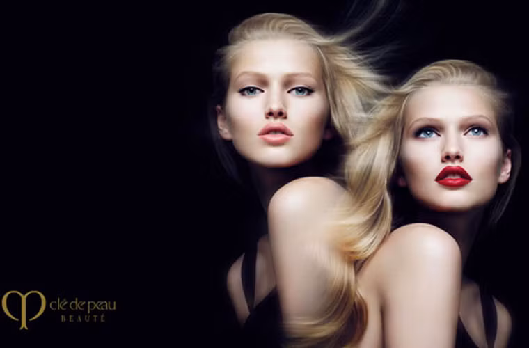 Mỹ phẩm siêu sang cũng cần những người mẫu nổi tiếng thế giới làm gương mặt đại diện, với hợp đồng cả triệu USD. Đó là chưa kể chi phí quảng bá sản phẩm: đăng ở những tạp chí nổi tiếng nhất. Những lọ kem giá nghìn đô dĩ nhiên cũng phải được ra mắt trong những sự kiện mà chi phí tổ chức cũng mất hàng tỷ đồng, rồi chi phí để tiếp tục quảng bá, bán hàng sau đó.