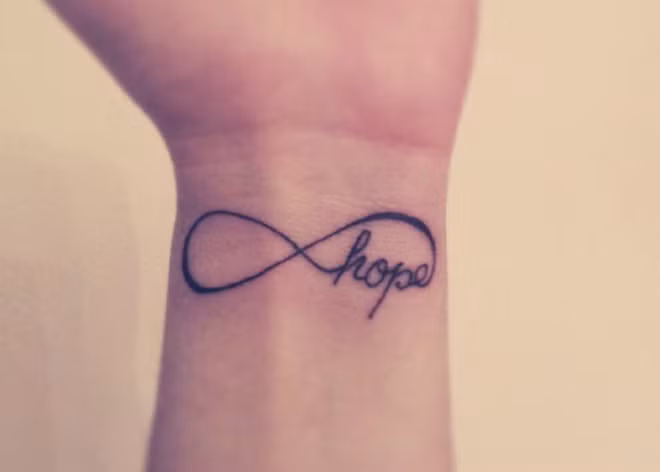 Vô cực: Đúng như tên gọi, kiểu xăm này thể hiện sự bất diệt và niềm tin mãi mãi vào một điều gì đó.