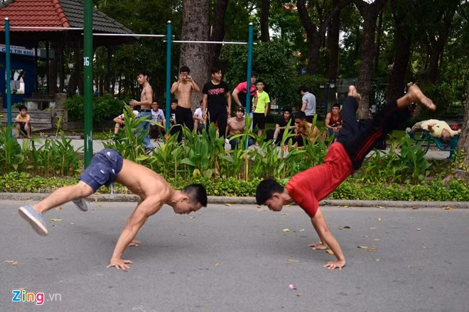 Địa điểm lý tưởng để các bạn trẻ tập luyện là những nơi như công viên Hoàng Văn Thụ, nhà thi đấu Phú Thọ.