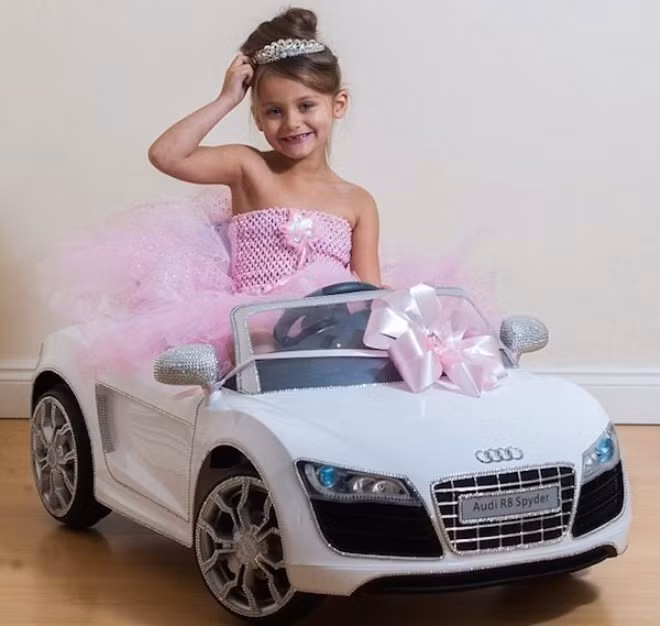 Gần đây, vào sinh nhật lần thứ 6, tiểu thư nhí nhận được món quà giá 2.000 bảng Anh. Do sở hữu nhiều tài sản có giá trị, Lacie quyết định bán đấu giá một số món đồ chơi để làm từ thiện, ủng hộ người nghèo. Cô bé cho biết, bé muốn thay đổi bản thân để thoát khỏi tên gọi "nhóc tỳ hư hỏng". Sắp tới, Lacie sẽ tham gia chương trình trên Channel 5 - Blinging Up Baby (dành cho những đứa trẻ được nuông chiều nhất nước Anh). 