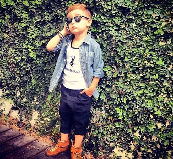  Nhóc tỳ sành điệu nhất thế giới: Nhắc đến tín đồ thời trang nhí, không ai là không biết Alonso Mateo. Có thể nói Alonso là cậu bé sành điệu nhất thế giới hiện nay. Cậu bé người Mỹ là thần tượng của không ít bạn trẻ và khiến mọi người ngưỡng mộ, choáng váng với bộ sưu tập hàng hiệu, phong cách ăn mặc cực chất của mình.