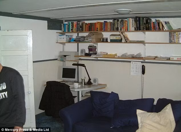 Sealand gây khó chịu cho chính phủ Anh, nhưng họ không thể làm gì vì "vương quốc" này thuộc hải phận quốc tế. Đây là một trong số 10 "tiểu quốc gia" lạ lùng nhất hành tinh. 