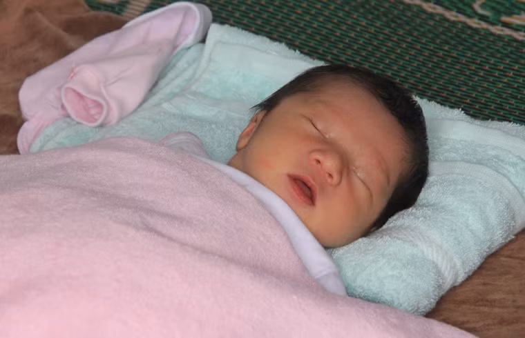 Thiên thần say ngủ trong tổ ấm của mình