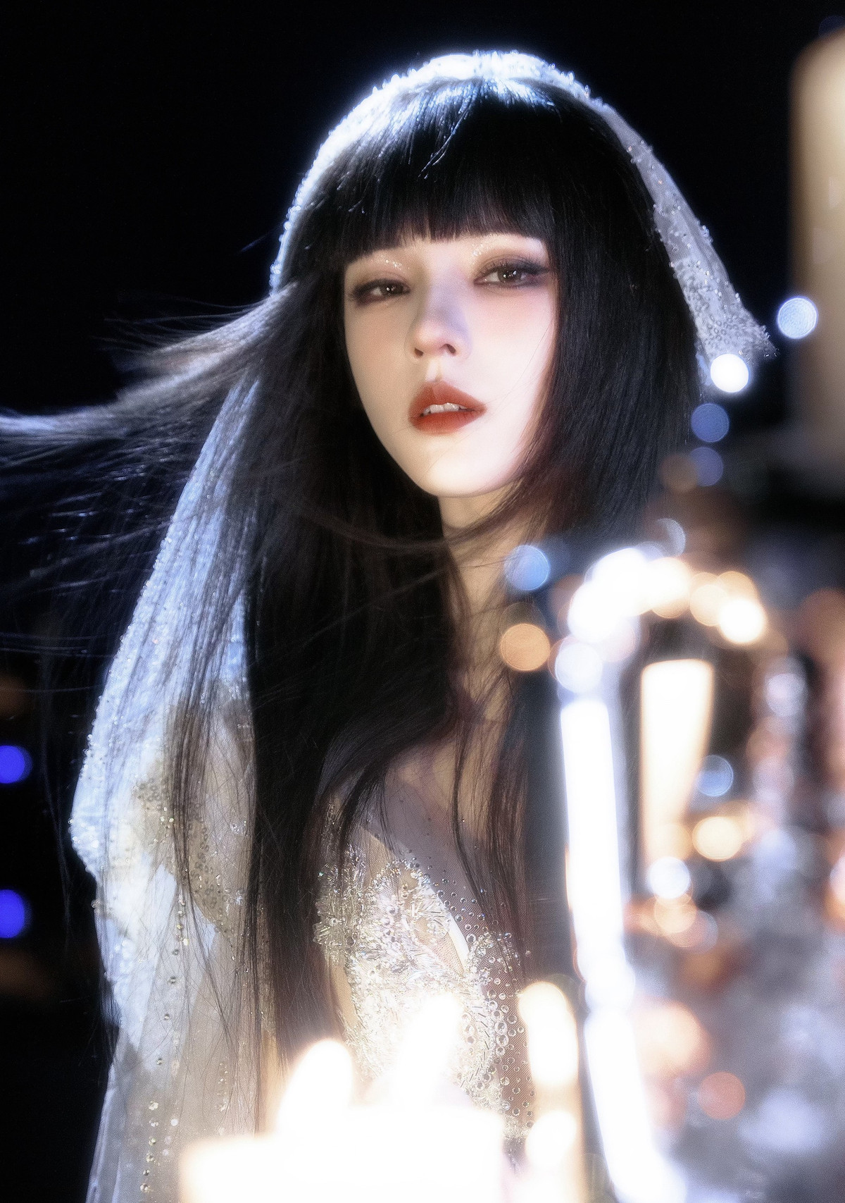 Vóc dáng mình hạc xương mai của cô là niềm khát khao của các cô gái Trung Quốc. Nữ diễn viên còn là ngôi sao có sức ảnh hưởng thời trang và sở hữu một thương hiệu làm đẹp riêng. Cô thường xuyên được mời tham dự các Tuần lễ thời trang quốc tế.