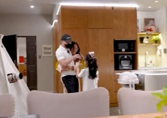 Cach xung ho cua con gai Pham Quynh Anh voi bo duong-Hinh-2