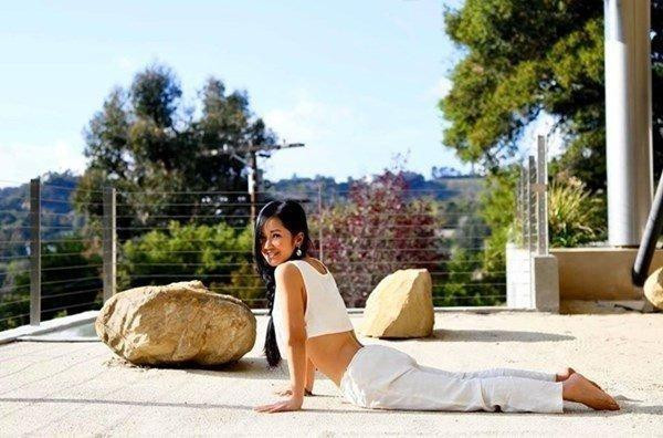 Diva Hồng Nhung tranh thủ "sống ảo" ở sân thượng của biệt thự. (Ảnh: Facebook Le Hong Nhung)