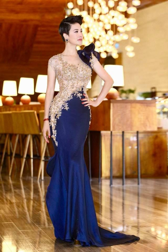 Chia sẻ về bí quyết chống lão hóa mà bản thân đang áp dụng, nữ ca sĩ đề cập đến 3 việc gồm chăm chỉ tập yoga, ăn uống đủ chất và duy trì thói quen uống collagen. Thu Phương chia sẻ: "Dù bận rộn, tôi luôn giữ thói quen tập yoga để giữ tinh thần thoải mái, ăn uống đủ chất và bổ sung dưỡng chất cần thiết cho cơ thể. Ngoài tập thể dục đều đặn, mọi người cần bổ sung các chất dinh dưỡng để giữ sức khỏe, sự tươi trẻ từ bên trong, chứ không chỉ là qua loa bên ngoài".