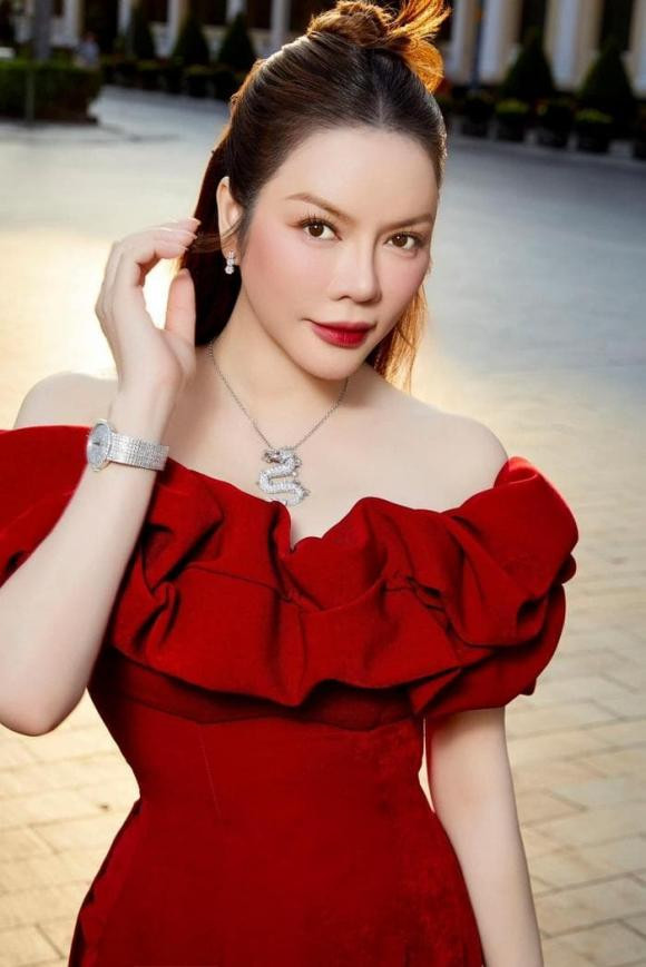 Ly Nha Ky phan ung bat ngo khi bi fan duoi theo chup anh-Hinh-3