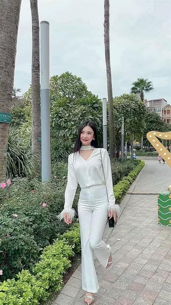 hờ lợi thế ngoại hình nên cô lọt vào "mắt xanh" của nhiều đạo diễn truyền hình. Và cô có duyên trở thành diễn viên qua 2 phim hình sự nổi tiếng: Người Phán Xử và Bão Ngầm. Ngoài ra, người đẹp gốc Huế còn được biết với danh xưng bạn gái Quang Lê. Tuy hiện tại, cả 2 đã chia tay nhưng họ vẫn coi nhau là bạn bè.