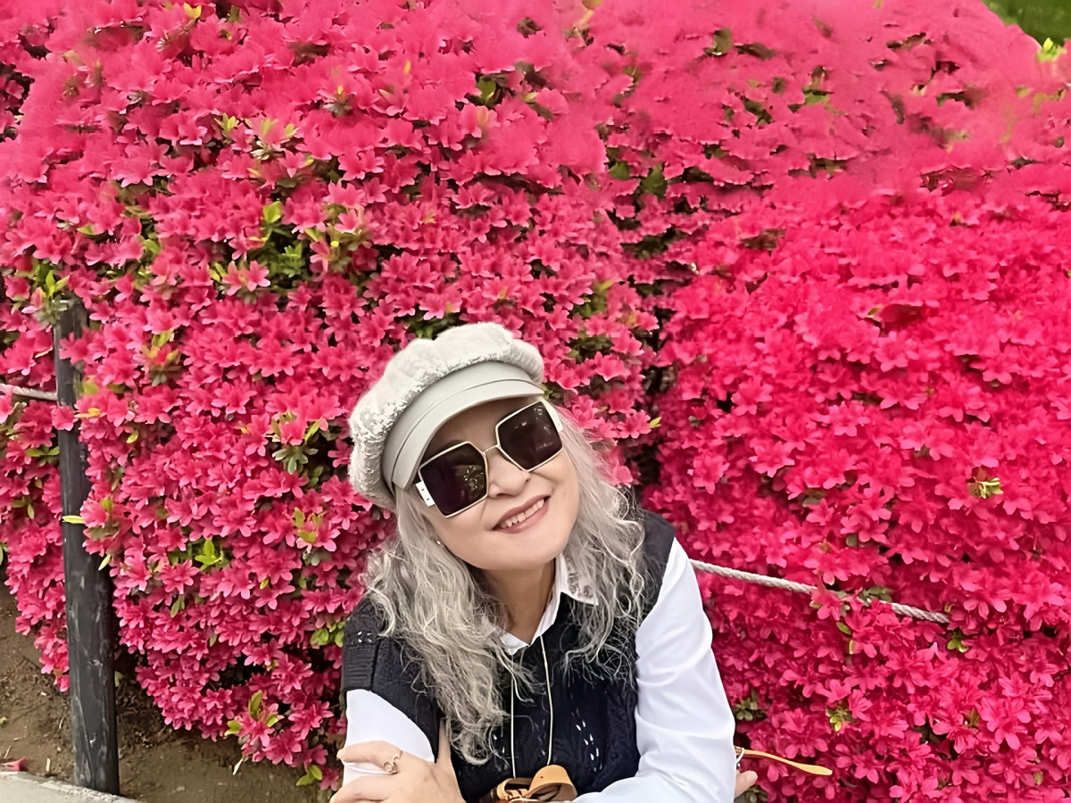 "Thơ văn là mượn nỗi đau của người khác để nói nỗi đau của mình, mượn niềm vui của người khác thành niềm vui của mình. Đôi lúc là mình đấy nhưng có khi lại chẳng phải là mình", nữ NSND trải lòng. Đó cũng là lý do hằng ngày, bà vẫn làm thơ. Nghệ sĩ cho biết mình may mắn vì làm được thơ theo cảm xúc cá nhân, không quá lệ thuộc vào các khuôn mẫu.