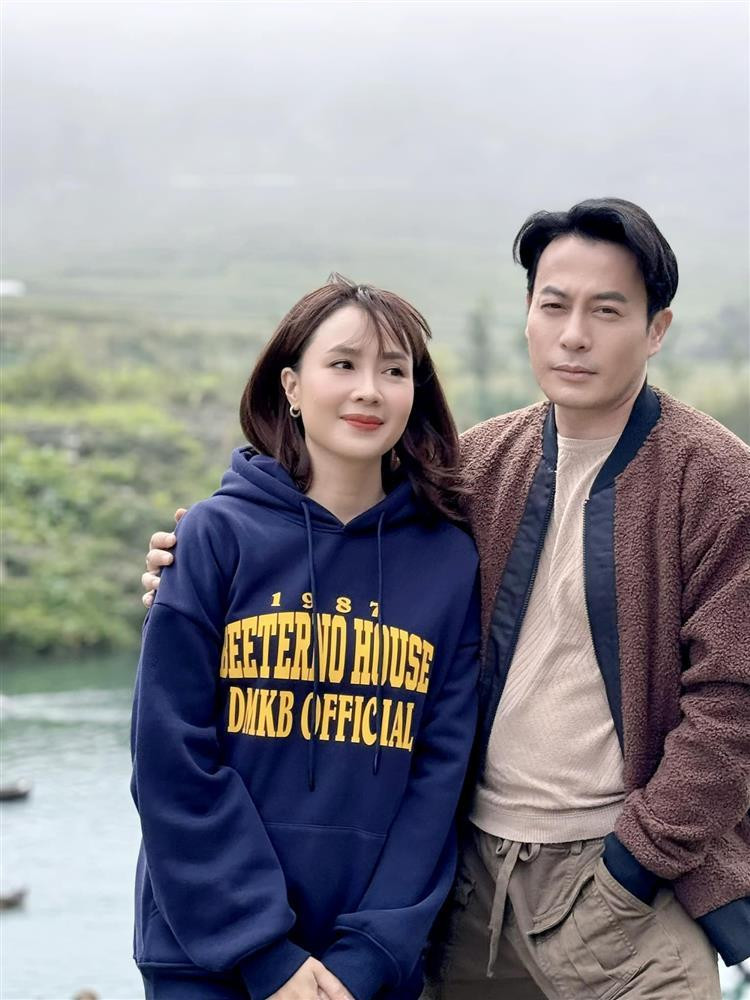 Hồng Diễm chia sẻ ảnh hậu trường Trạm Cứu Hộ Trái Tim với 'người yêu cũ' Trương Thanh Long trong cảnh phim chưa phát sóng