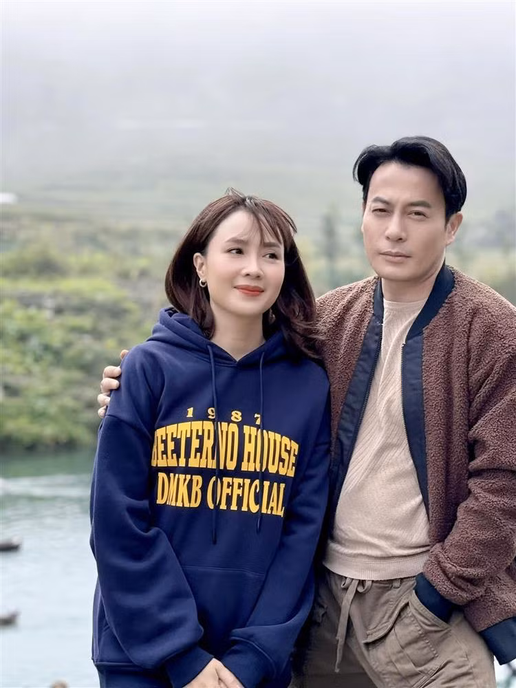 Hồng Diễm chia sẻ ảnh hậu trường Trạm Cứu Hộ Trái Tim với 'người yêu cũ' Trương Thanh Long trong cảnh phim chưa phát sóng