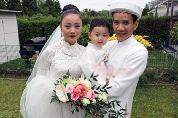 ề cuộc sống riêng tư, năm 2014, Mỹ Duyên kết hôn ở tuổi 42. Chồng chị là anh Huỳnh Công Phước - một người gốc Huế nhưng sinh sống ở Đức đã lâu. Họ chung sống với nhau nhiều năm và có con trước khi quyết định tổ chức đám cưới. Nhớ lại thời mới gặp, anh Phước tâm sự: "Tôi thấy cô gái này sao mà thật thà, bình dị đến thế. Duyên nổi tiếng nhưng sống rất giản dị, cư xử tự nhiên, chân thành".