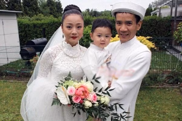 Về cuộc sống riêng tư, năm 2014, Mỹ Duyên kết hôn ở tuổi 42. Chồng chị là anh Huỳnh Công Phước - một người gốc Huế nhưng sinh sống ở Đức đã lâu. Họ chung sống với nhau nhiều năm và có con trước khi quyết định tổ chức đám cưới. Nhớ lại thời mới gặp, anh Phước tâm sự: "Tôi thấy cô gái này sao mà thật thà, bình dị đến thế. Duyên nổi tiếng nhưng sống rất giản dị, cư xử tự nhiên, chân thành".