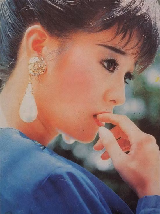 Trước khi vào vai diễn này, NSƯT Mỹ Duyên được xem là diễn viên có cả tài năng lẫn nhan sắc. Năm 1992, chị tham dự một cuộc thi tuyển chọn diễn viên cho bộ phim "Vĩnh Biệt Mùa Hè" của đạo diễn Lê Hoàng Hoa. Vai diễn sau đó thuộc về diễn viên Việt Trinh, vốn đang rất nổi tiếng.