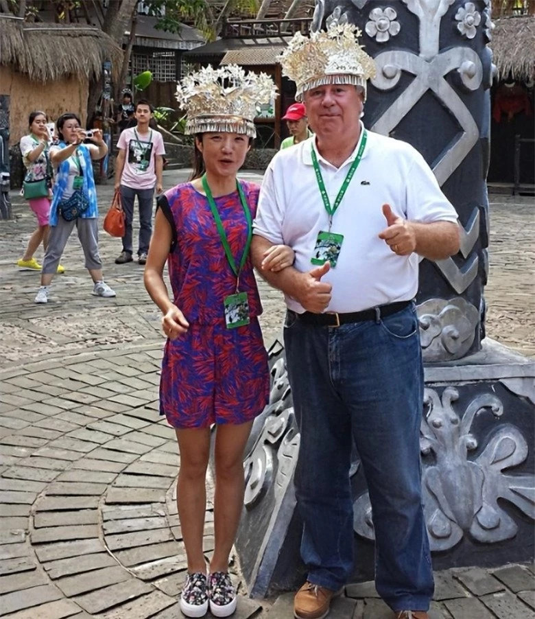 8X cai loi bo me ra nuoc ngoai lay chong Anh hon 36 tuoi-Hinh-2