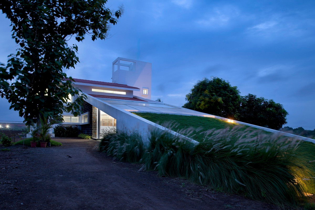 Với cách thiết kế này, các không gian coi trọng sự riêng tư của mỗi cá nhân trong ngôi nhà, nhưng cũng mang đến sự gắn kết giữa các thành viên trong gia đình.