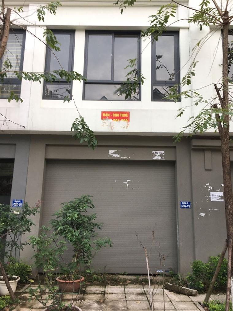 Tien nhieu biet lam gi: Chon chuc ty vao dat, thang thu ve 5 trieu le