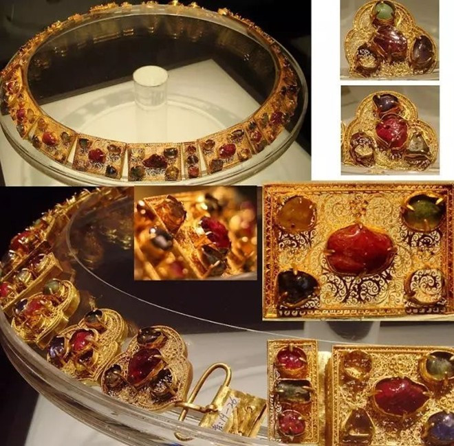 Những kẻ trộm mộ đã lấy đi một số đồ tùy táng có giá trị. Do vậy, các chuyên gia cho rằng sẽ không tìm thấy nhiều cổ vật tại ngôi mộ này. Thế nhưng, khi các chuyên gia tiến hành hút toàn bộ nước trong ngôi mộ của Lương Trang Vương thì kinh ngạc phát hiện dưới nền đất có nhiều cổ vật bằng vàng. Ảnh: Một số cổ vật tinh xảo và giá trị được tìm thấy trong ngôi mộ nước ở Hồ Bắc (Trung Quốc). Nguồn: Baidu.