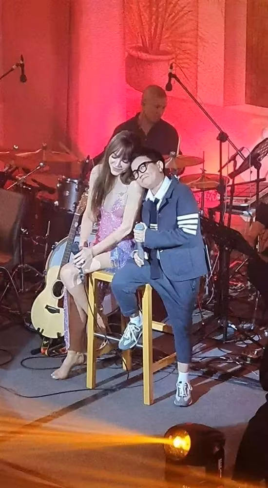 Thanh Ha goi Phuong Uyen la 'anh' ngot xot, anh chuan 'em chua 18'-Hinh-7