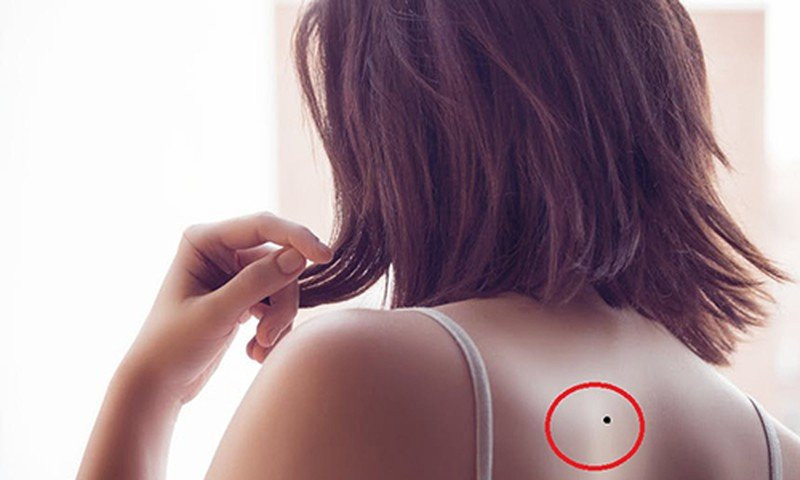 4 nốt ruồi thiên kim, phụ nữ chỉ cần 1 là mang mệnh phượng hoàng 4 not ruoi thien kim, phu nu chi can 1 la mang menh phuong hoang