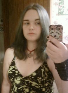 "Kể từ năm lên 12 tuổi, mọi cơ quan trong cơ thể tôi đều trở nên kỳ lạ. Tôi biết điều này thật điên rồ nhưng tôi tin rằng cơ thể tôi có một nửa là ma cà rồng, nửa còn lại là người sói", Pistey nói trong một cuộc phỏng vấn video với MSNBC.