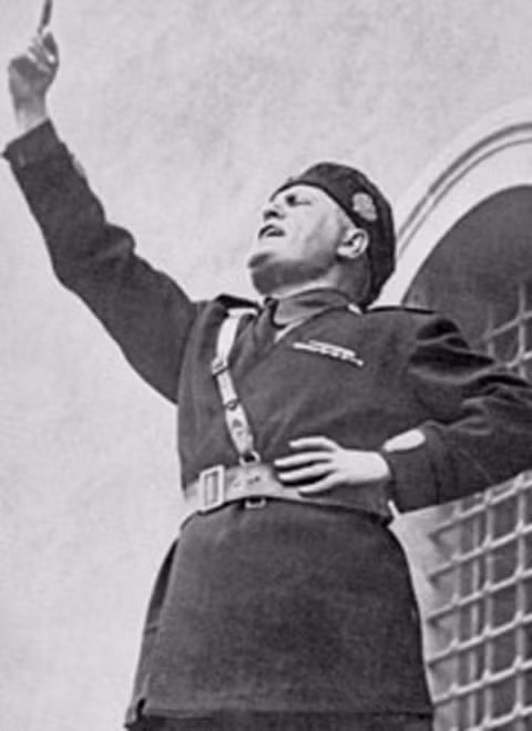 Mãi cho đến năm 1895, khi người Italy tuyên chiến với đế chế Ethiopia và đế chế này bắt đầu lung lay. Năm 1935, Benito Mussolini đã ra lệnh cho binh sĩ Italy xâm lược Ethiopia. Cuộc chiến đó kéo dài trong 7 tháng và phần thắng thuộc vể người Italy. Trong thời gian từ năm 1936-1941, Italy đã nắm quyền cai trị đất nước. Ethiopia có nguồn tài nguyên mà nhiều quốc gia hùng mạnh muốn sở hữu đó là cà phê. Những cuộc chiến tranh dân sự đã góp phần khiến đế chế này suy yếu và sụp đổ hoàn toàn. 