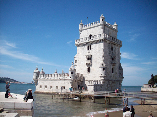 Sau Chiến tranh thế giới II, nhiều nước châu Âu đấu tranh thoát khỏi sự cai trị của đế chế Bồ Đào Nha. Mãi cho đến năm 1999, Bồ Đào Nha đã mất quyền kiểm soát Macau về tay Trung Quốc, báo hiệu sự kết thúc của đế chế hùng mạnh này. 