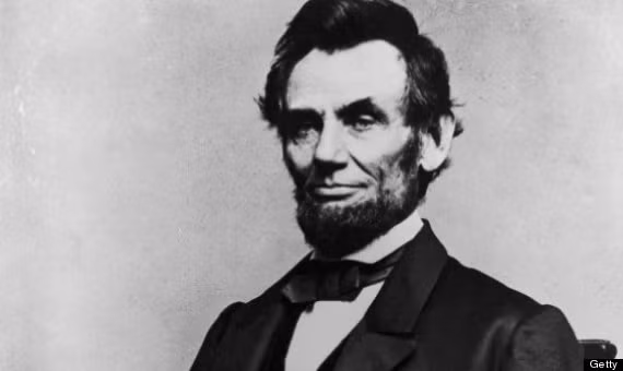 Abraham Lincoln: Nhiều năm trước đây, người sống hướng nội được trọng vọng hơn bây giờ. Người Mỹ từng coi nhân cách đại diện cho văn hóa Mỹ là người mạnh mẽ từ bên trong, toàn vẹn và làm được nhiều việc tốt mà không ai nhận ra. Bạn cũng có thể gây ấn tượng cho người khác bằng sự im lặng, dè dặt và trang nghiêm. Abraham Lincoln được tôn kính bởi là điển hình của mẫu người như vậy.