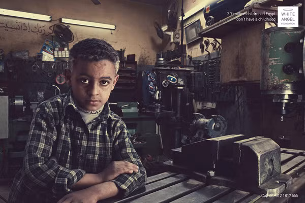 Ở Ai Cập, có đến 2,7 triệu trẻ em không có tuổi thơ. Các em phải gánh trọng trách kiếm tiềnvà làmcông việc như người lớn