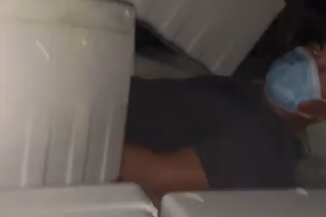 12 người trốn khai báo y tế, núp thùng xe để vào Quảng Ninh ảnh 1