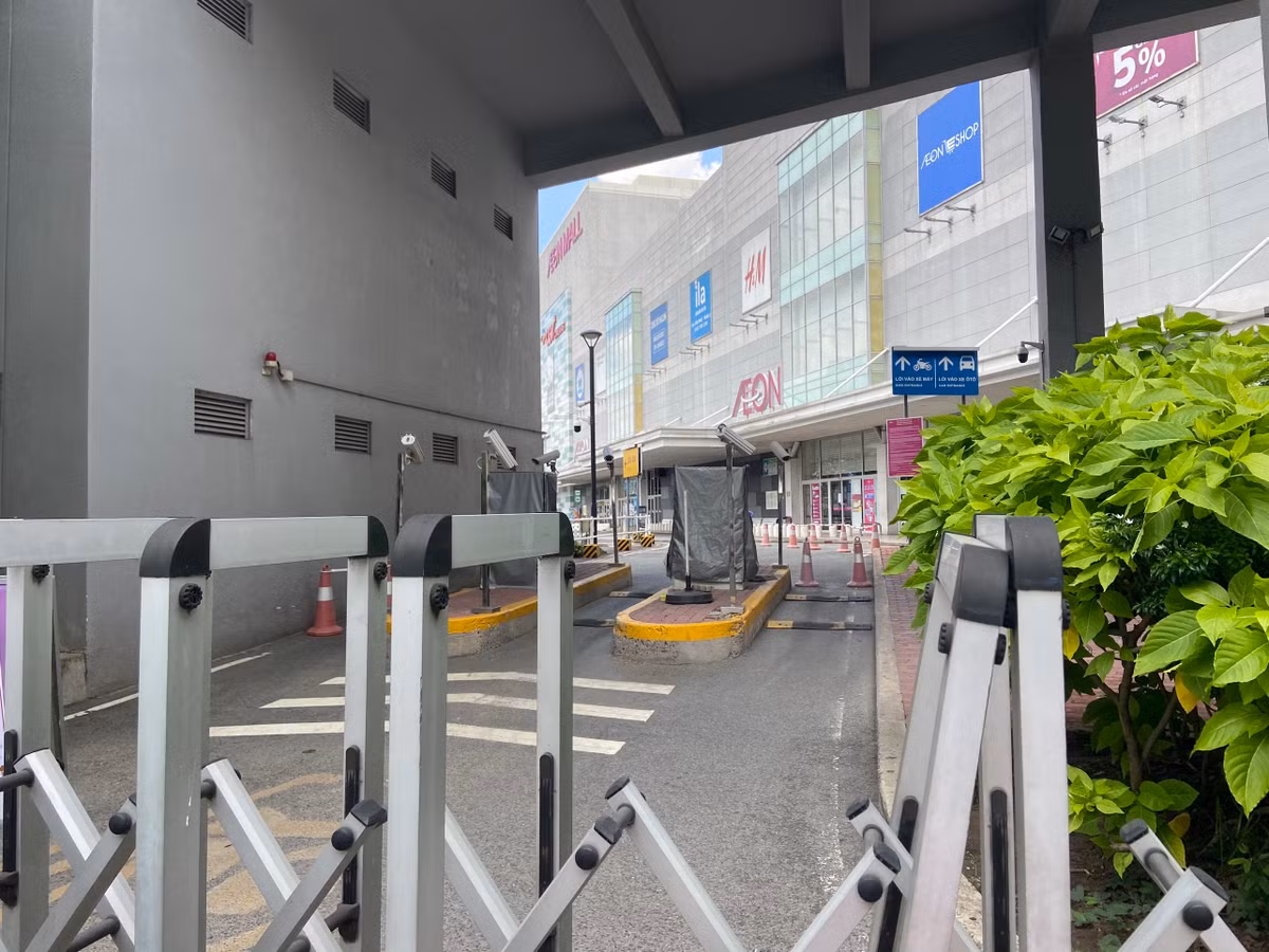 Sieu thi lon nhat TP.HCM dong cua vi lien quan ca nghi nhiem COVID-19-Hinh-5