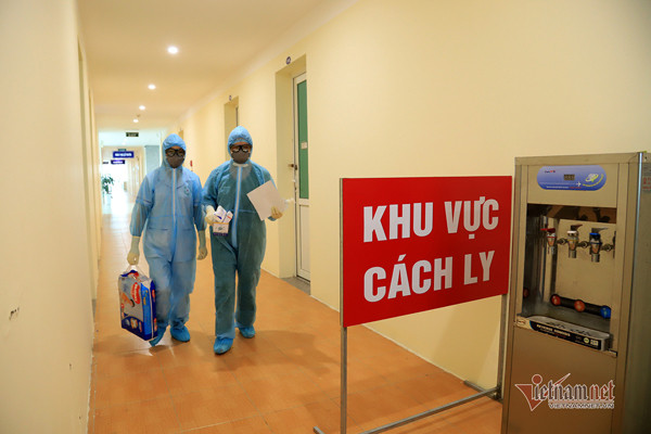 Tu 1/7, thi diem cach ly 7 ngay voi hanh khach co ho chieu vac xin