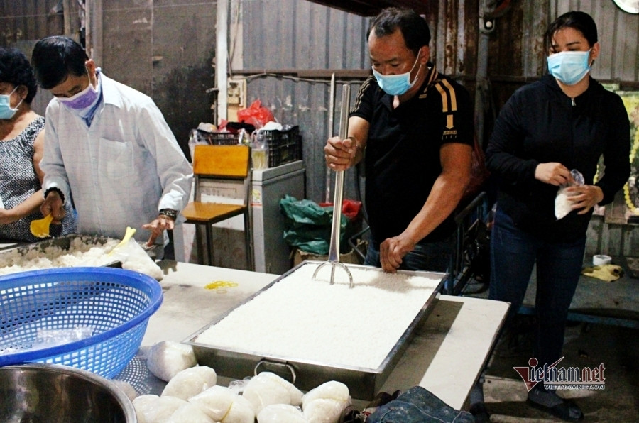 Ông cụ nổi tiếng vì "đói cho ăn, đau giúp thuốc, chết tặng hòm" ảnh 1