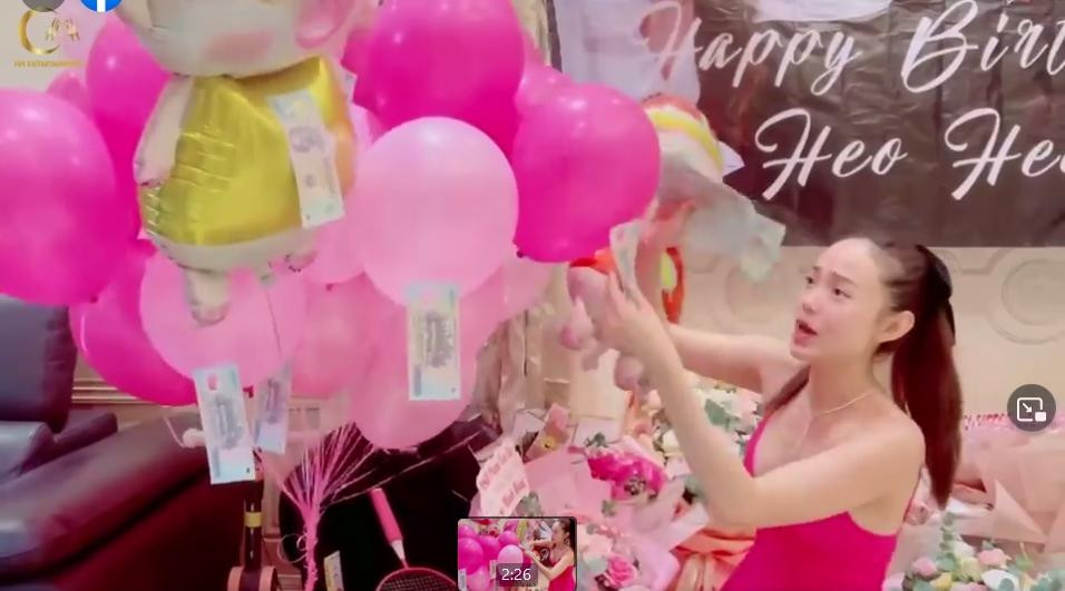 Minh Hang bi chi trich vi tiec sinh nhat 