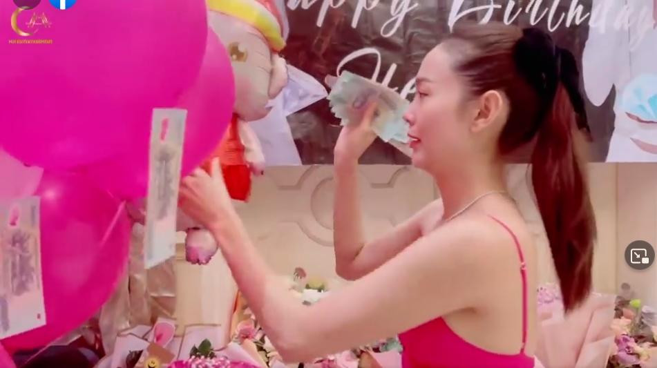Minh Hang bi chi trich vi tiec sinh nhat 