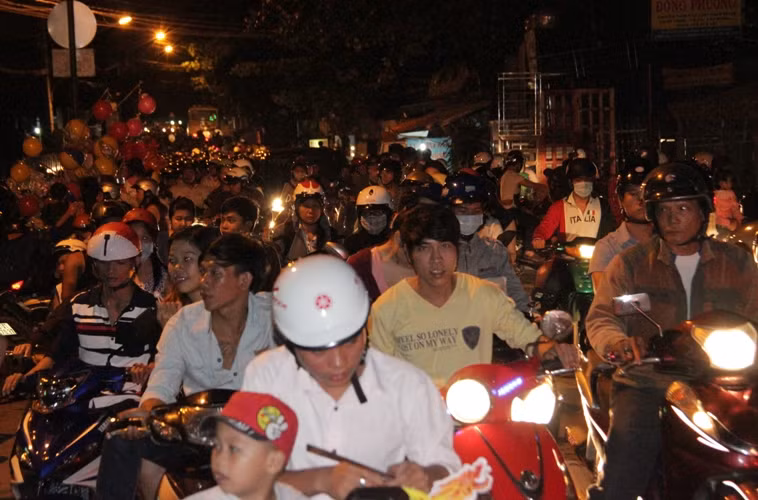 ...và gây kẹt xe vô cùng nghiêm trọng.