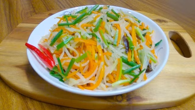 Loai rau mua dong giau vitamin C hon cam, quyt, chua benh da day