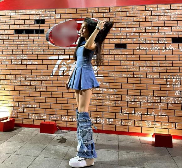 Trong suốt quãng thời gian hoạt động nghệ thuật, nữ ca sĩ đã trở thành giọng ca được nhiều người yêu mến. Không chỉ vậy, cô còn khiến dân tình ngưỡng mộ khi sở hữu nhan sắc xinh đẹp, trẻ trung cùng vóc dáng mảnh mai dù đã qua tuổi 41 và là bà mẹ một con.