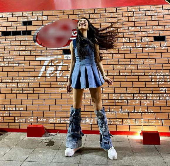 . Hiền Thục được biết đến là một trong những ca sĩ tài năng thế hệ đầu 8x, cô sinh năm 1981 bắt đầu theo đuổi sự nghiệp âm nhạc từ khi mới 8 tuổi.