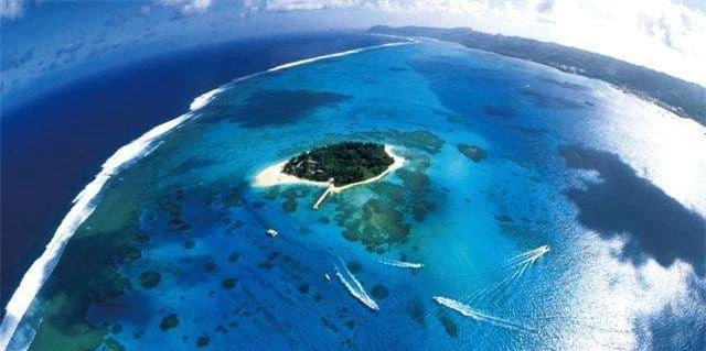 Diem sau nhat do con nguoi khoan la 12.345m, cach tam Trai dat bao xa?