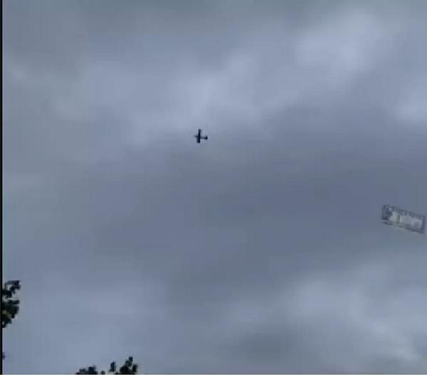 May bay dung yen giua troi, co the la hien tuong gi?